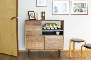 Alta credenza in legno Bascole