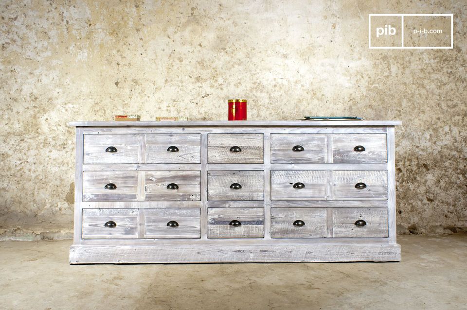 Grigio chiaro e linee sottili per questo grande banco Shabby chic.