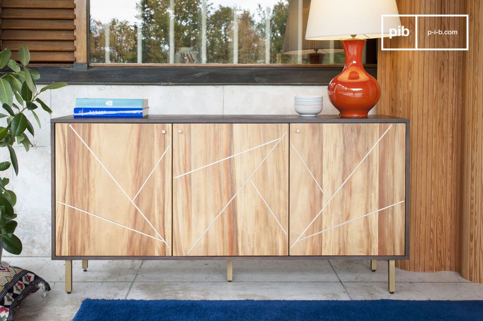 Bellissima credenza con disegno grafico.