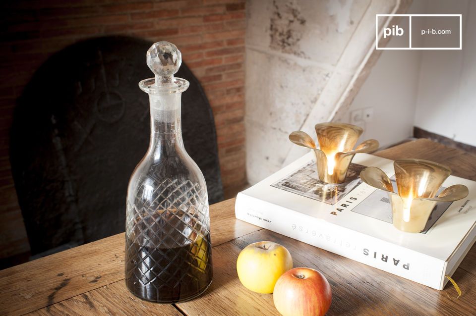 Elegante decanter trasparente da decantare.