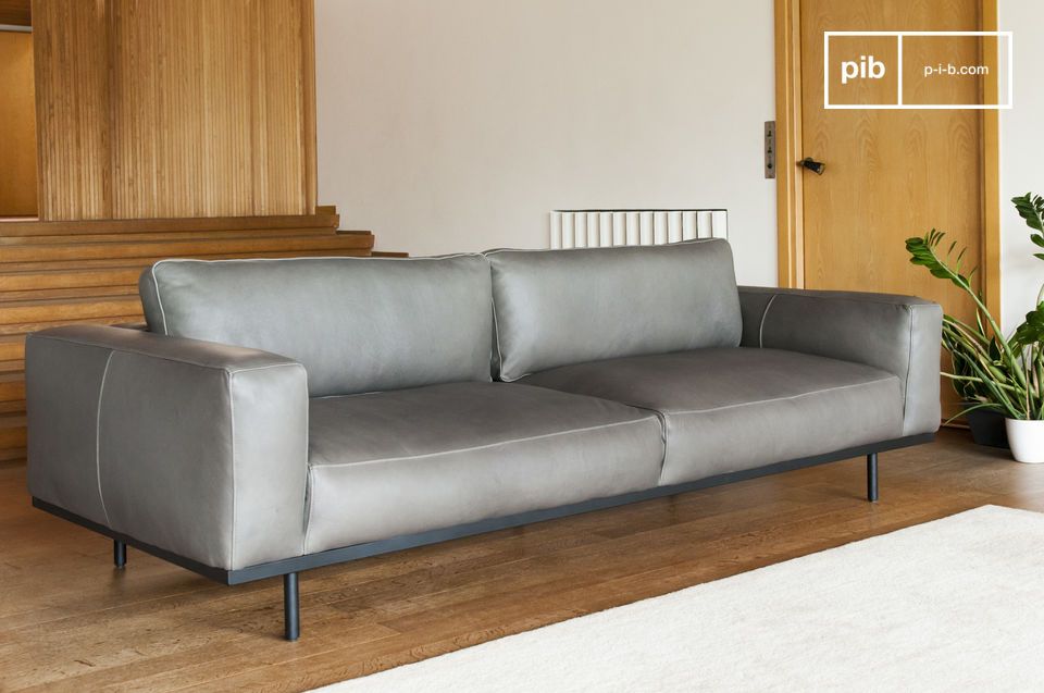 La combinazione di stili permette al divano di adattarsi a qualsiasi interno.
