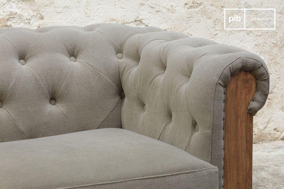 Questo incredibile divano di grande formato in un design grezzo delizierà gli amanti di mobili