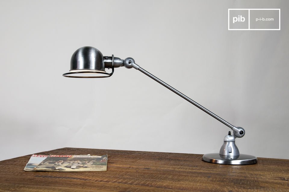 Questa lampada Jieldé impone il suo stile industriale.