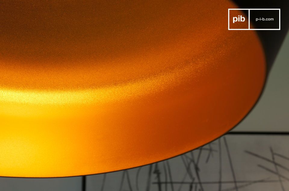Sublime interno della sospensione di un arancio metallico con effetto dorato.