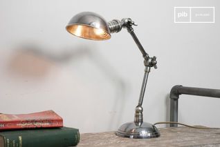 Lampada argentata con doppia articolazione