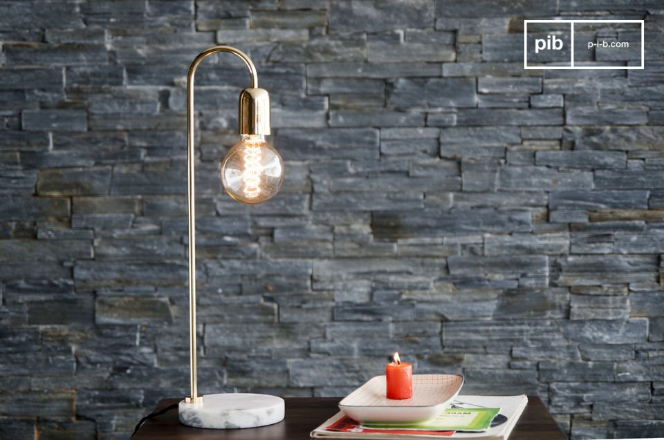 Una lampada minimalista, dal design perfetto e innegabilmente retrò.