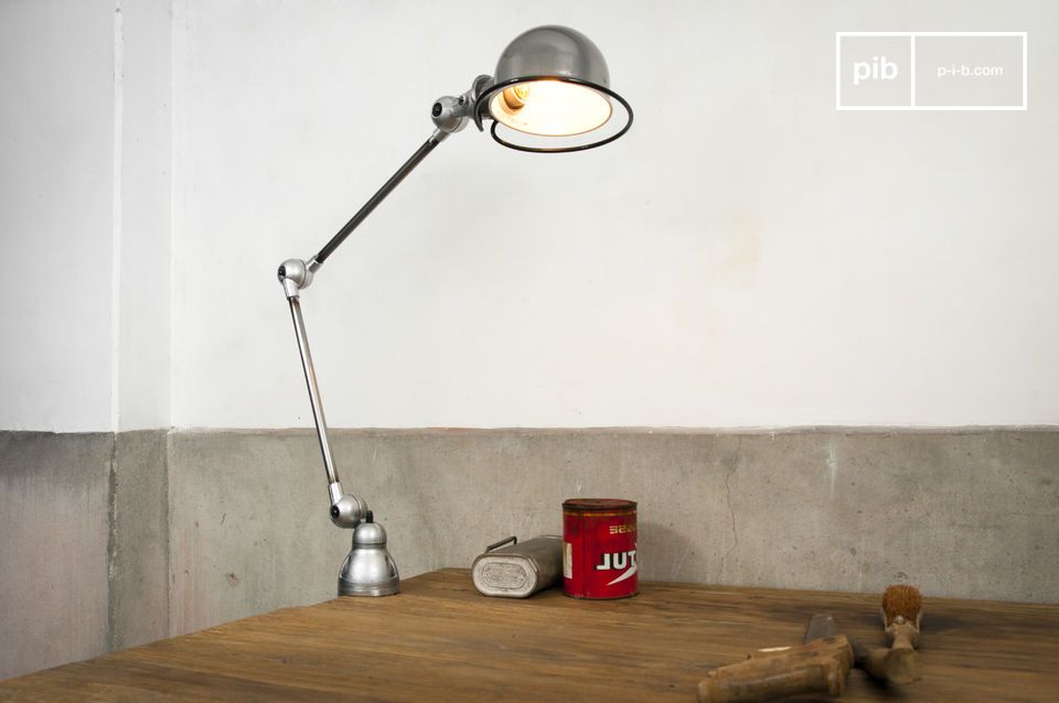 Questa lampada Jieldé permette un'ottimizzazione totale dello spazio di lavoro.