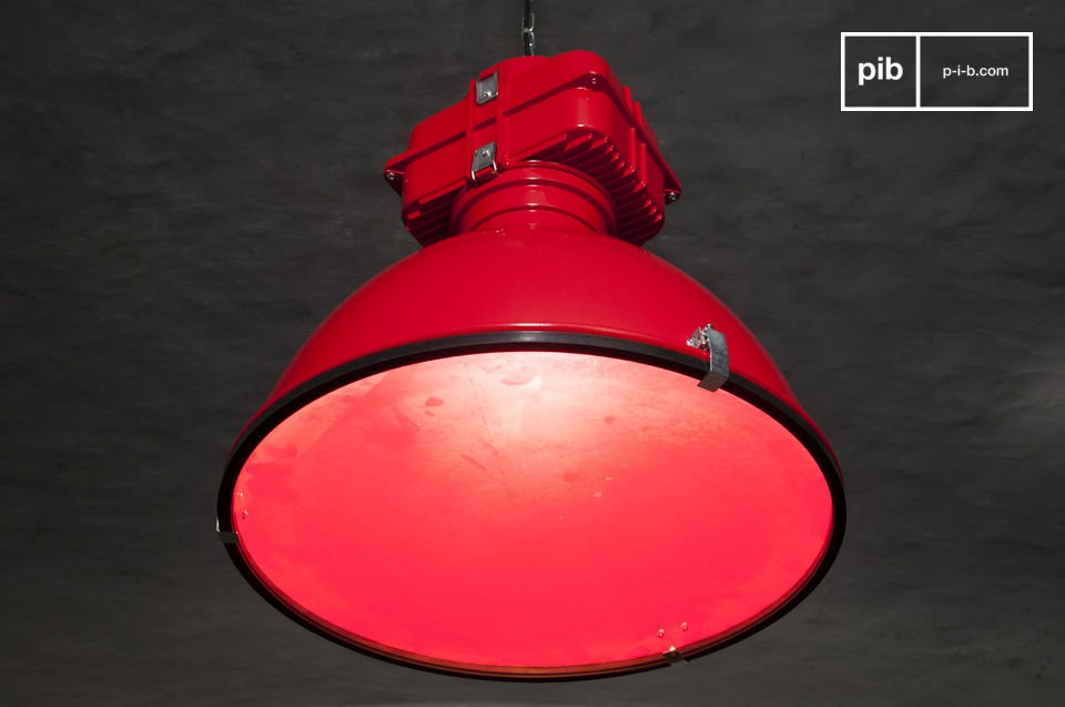 Il lampadario vintage Dock è uno dei nostri prodotti più distintivi per il design di lampade