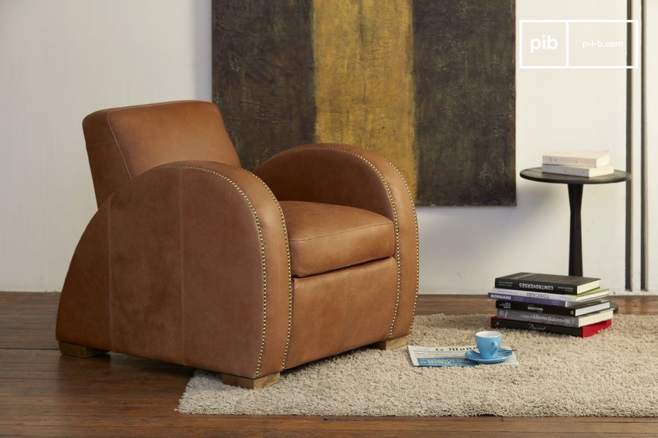 Una poltrona dal design atipico, sia come seduta che come elemento decorativo.