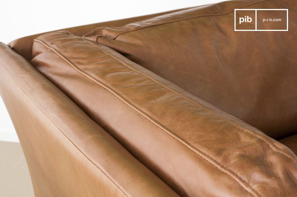 Il cuscino di seduta si adatta perfettamente alla struttura dello stesso colore.
