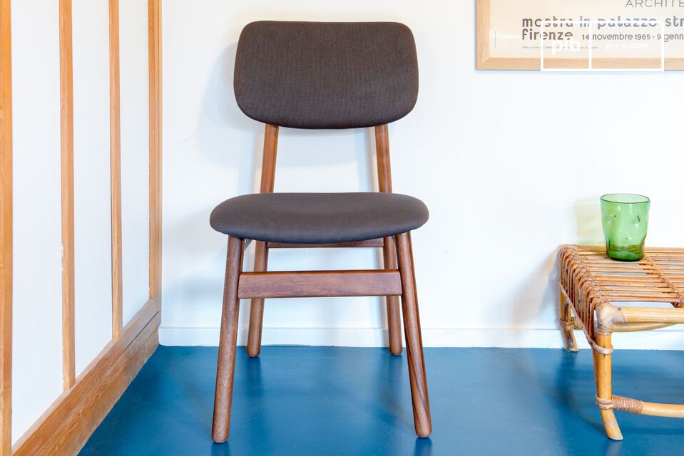 Una sedia comoda, perfetta intorno ad un tavolo da pranzo o davanti ad una scrivania