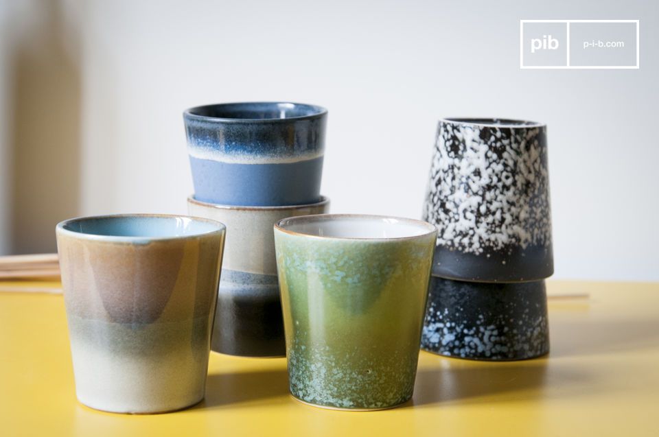 Un set di 6 tazze in ceramica che attingono il loro stile dai piatti degli anni 70