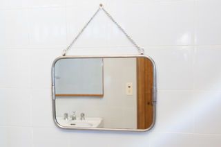 Specchio a catena a pareteGabin