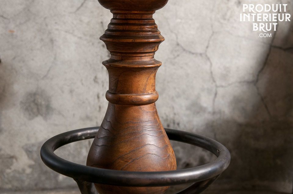 Il tavolino Eurasia con il suo affascinante stile vintage aggiungerà molto charme alla tua stanza e