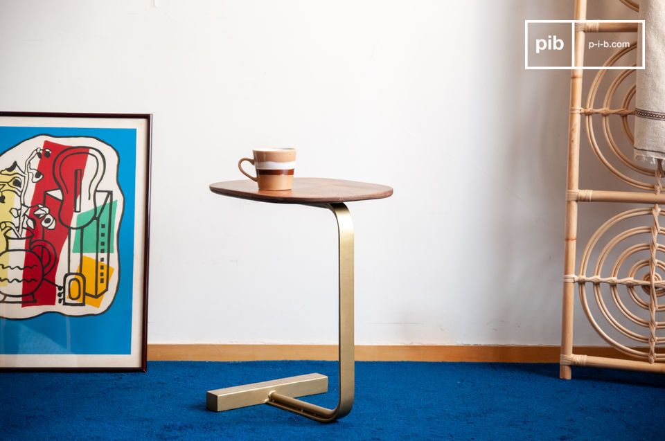 Un tavolo dal look originale che evoca il design del 20° secolo