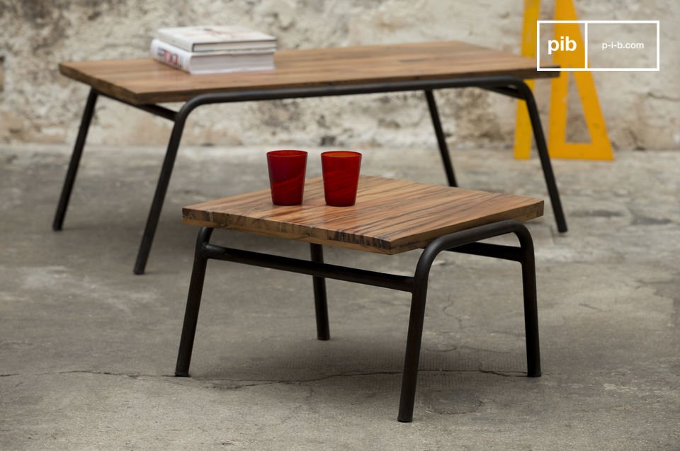 Il tavolo normale può essere combinato con il suo altrettanto versatile tavolino da caffè.