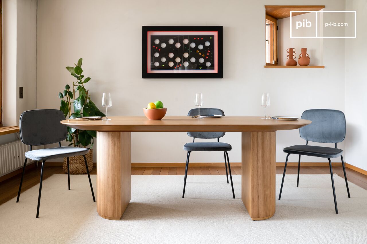 sala da pranzo con tavolino