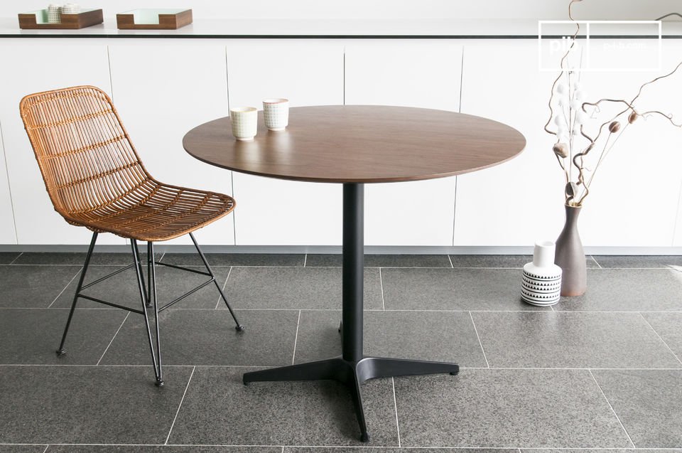 Un tavolo in stile Scandinavo degli anni '60