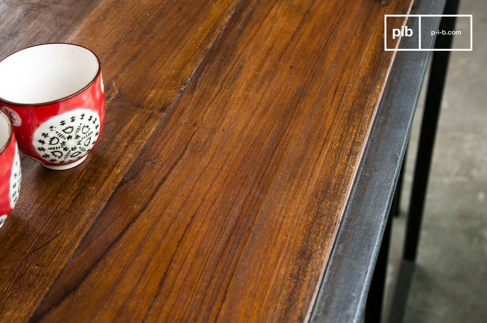 Stupendo piano in legno di teak vecchio, riciclato e verniciato.