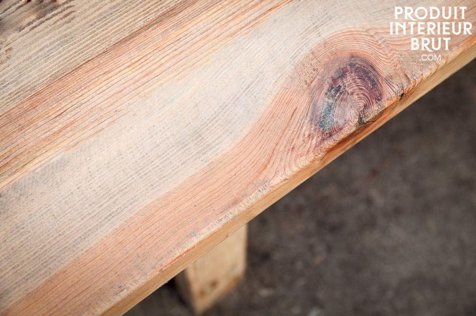 Scegli un tavolo da pranzo totalmente in solido legno