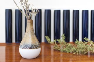 Vaso a stelo in ceramica Nyhem