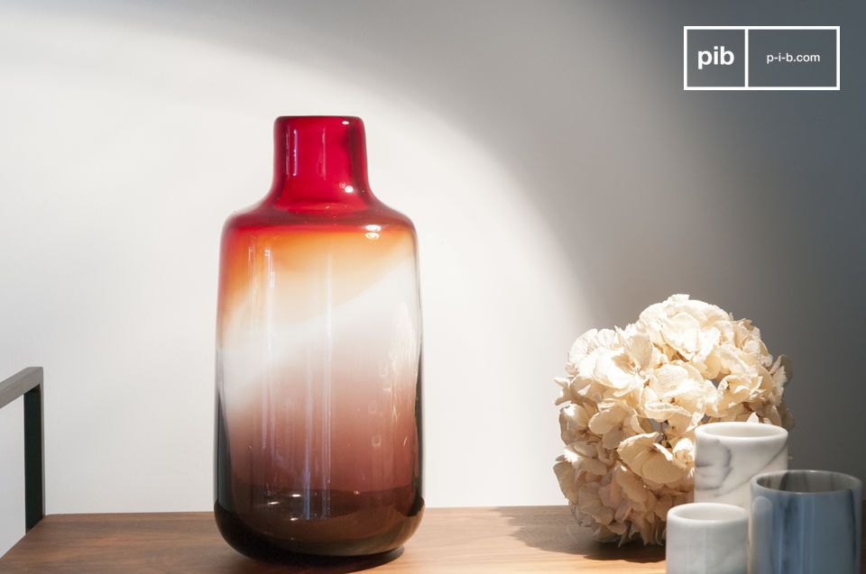 I colori sfumati conferiscono al vaso uno stile vintage.