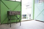 Vecchia collezione di comodini design industriale
